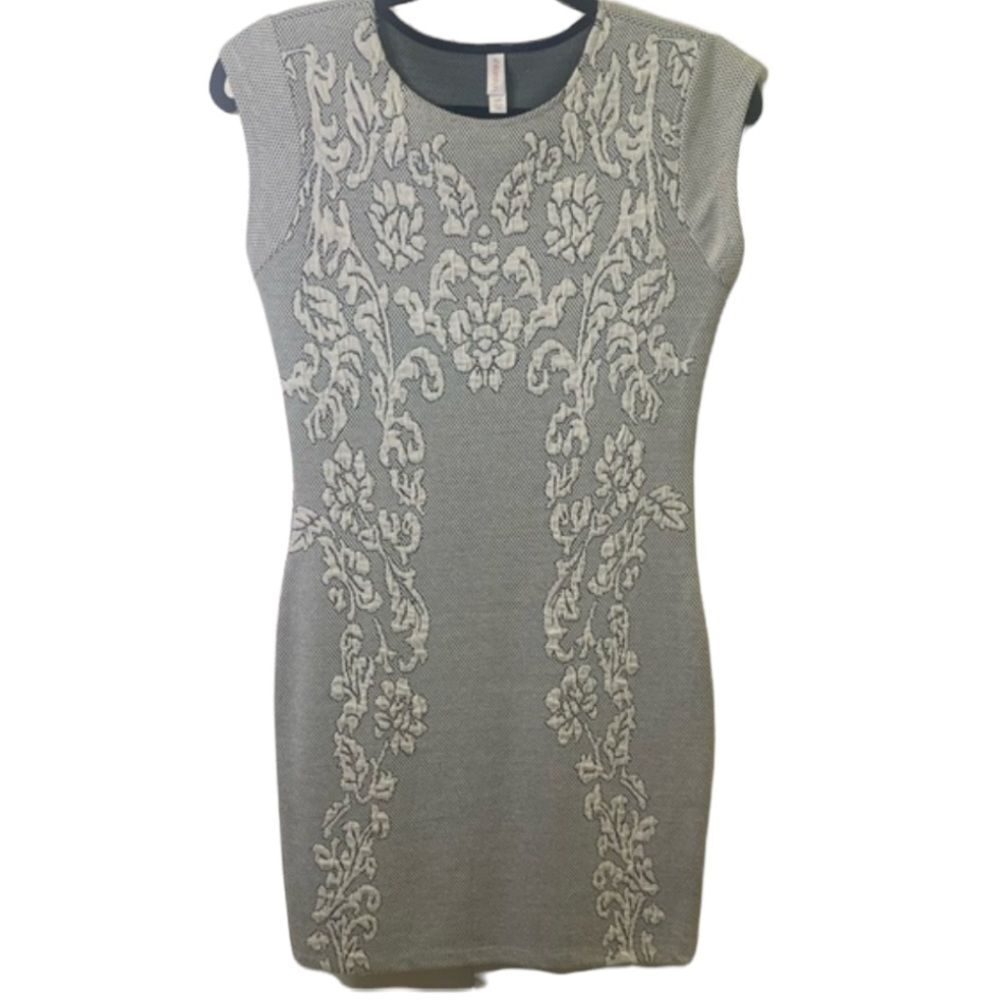 Xhilaration‎ Silhouette mini Dress Pattern Flowers